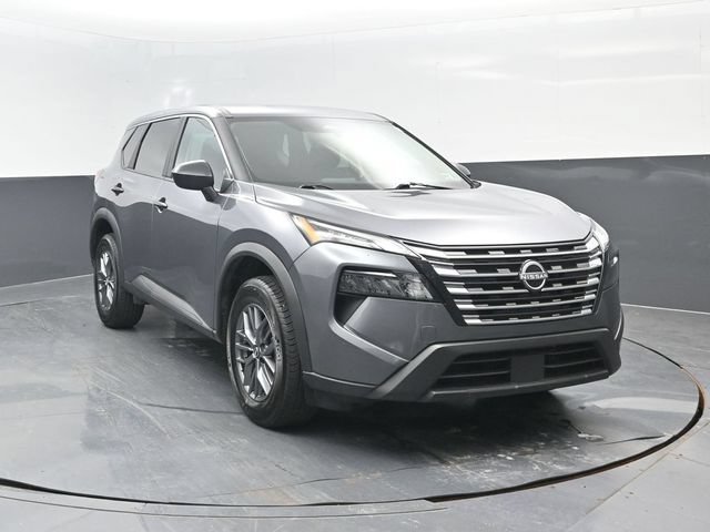 Used 2025 Nissan Rogue S AWD/4WD image 2