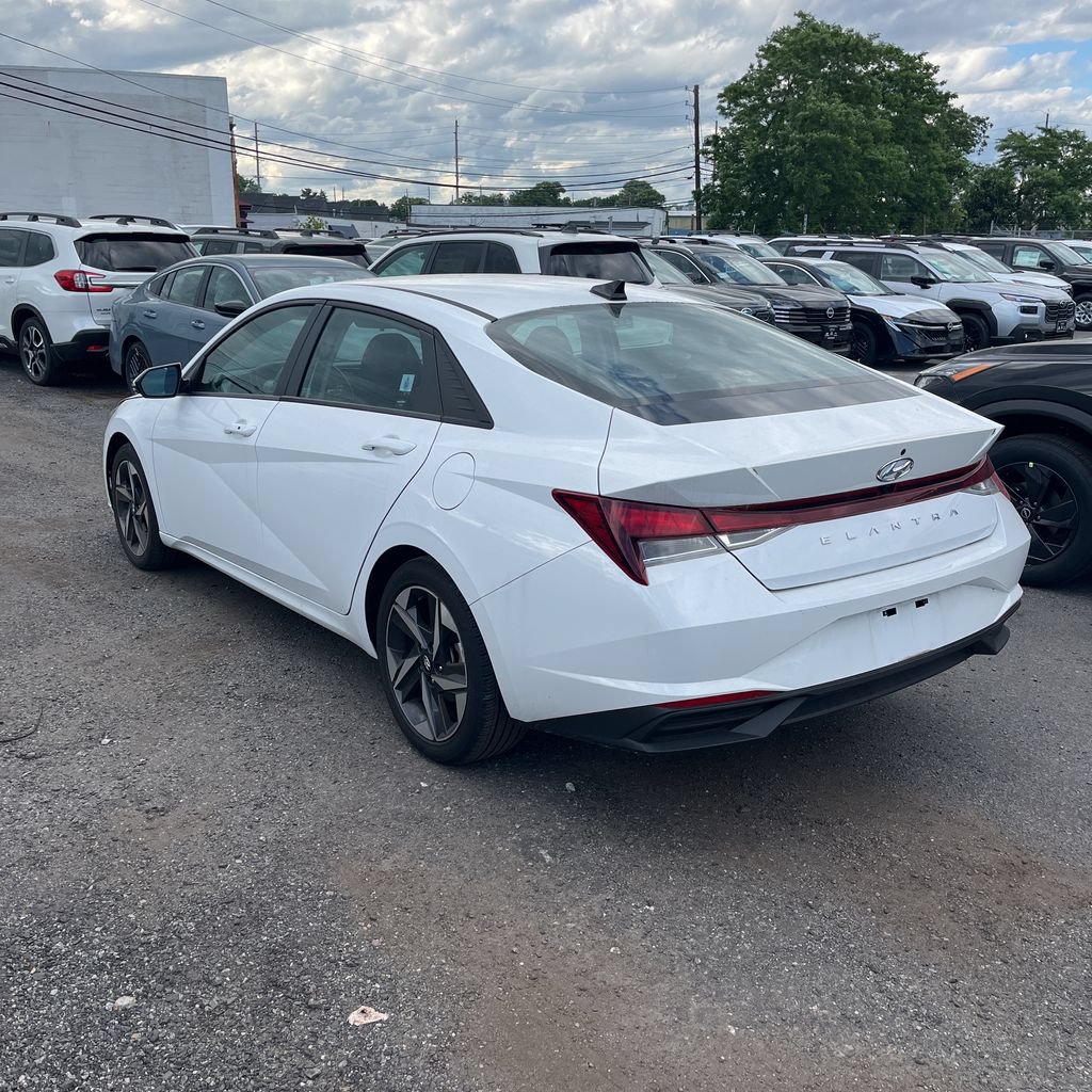 Used 2023 Hyundai Elantra SEL w/ Convenience Package FWD image 4