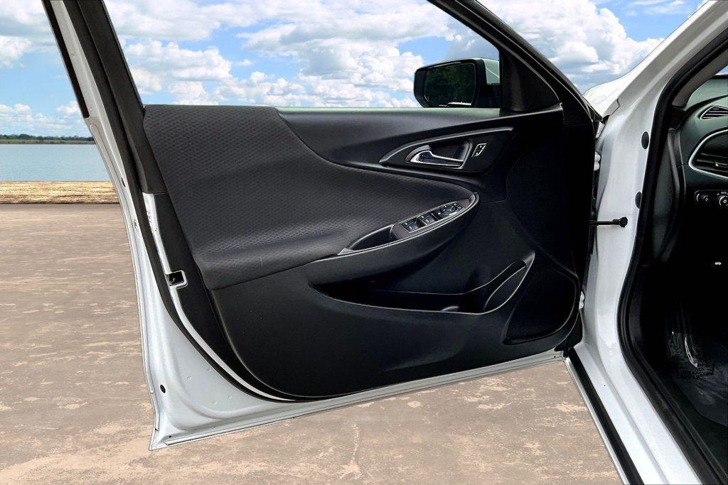 Used 2022 Chevrolet Malibu LT FWD image 22