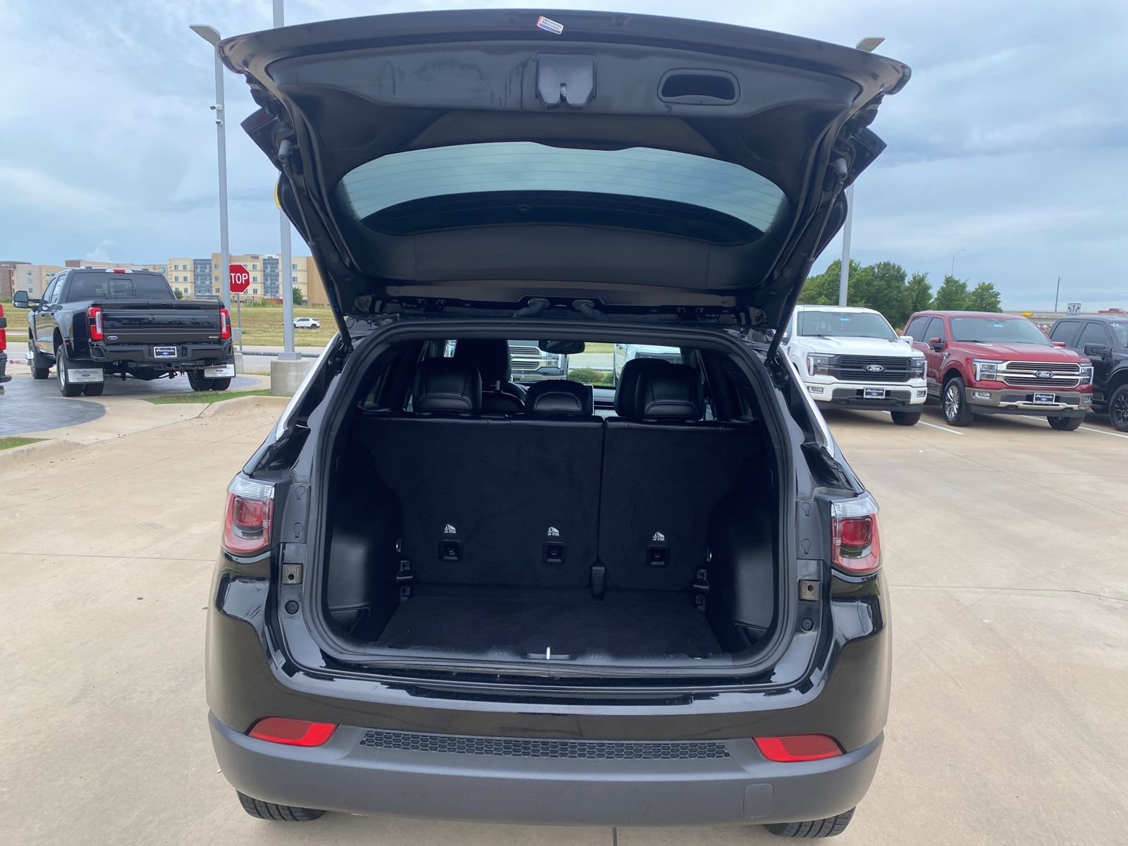 Used 2023 Jeep Compass Latitude AWD/4WD image 5