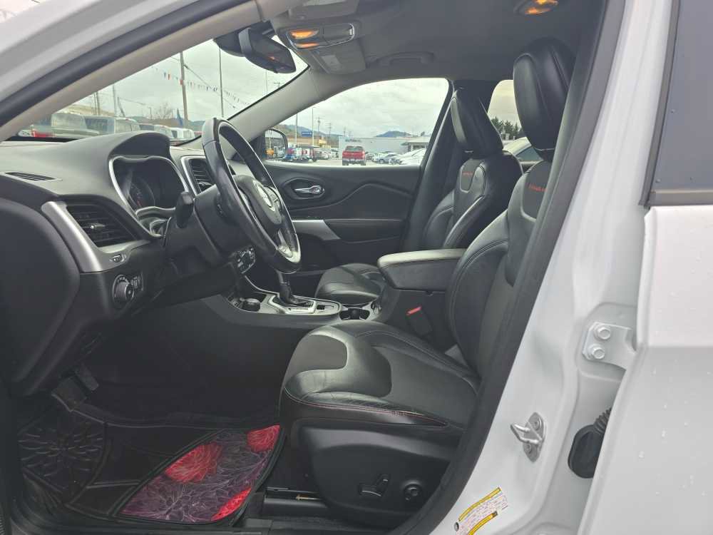 Used 2018 Jeep Cherokee Trailhawk image 10