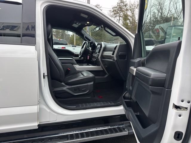 Certified 2022 Ford F350 Lariat w/ Chrome Package image 18