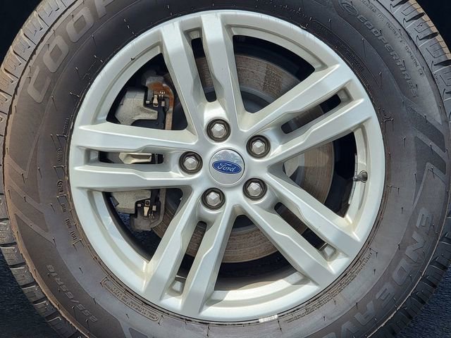 Certified 2022 Ford Explorer XLT w/ Equipment Group 202A AWD/4WD image 17