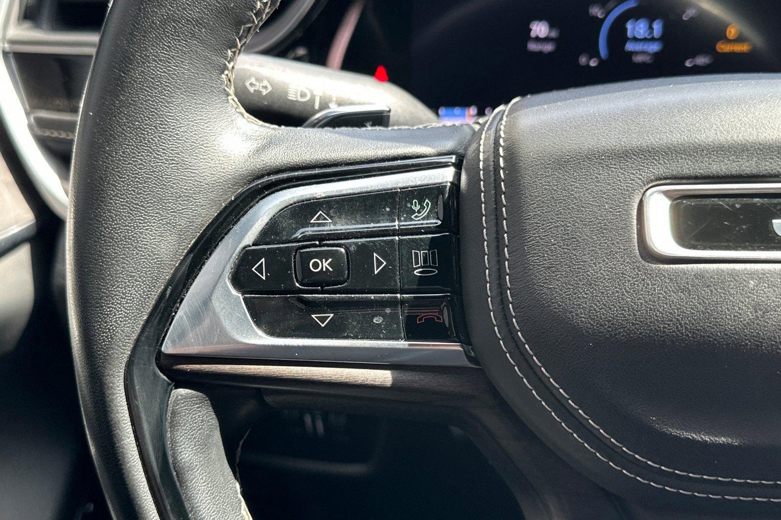 Used 2022 Jeep Grand Cherokee L Overland w/ Advanced Protech Group III image 25