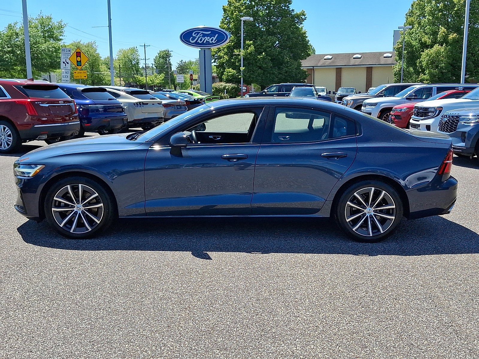 Used 2022 Volvo S60 B5 Momentum w/ Premium Package AWD/4WD image 6
