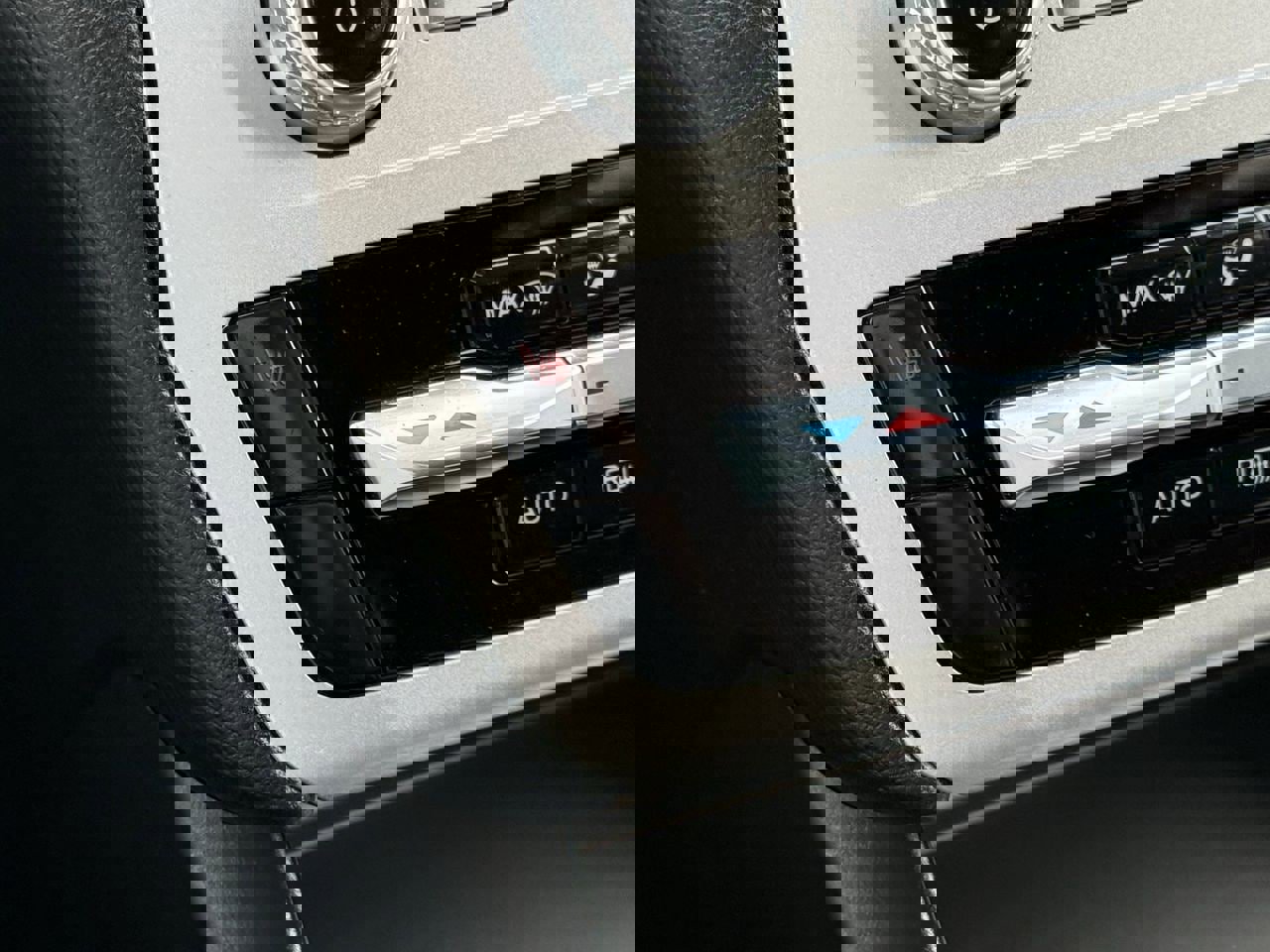 Certified 2023 Ford Explorer XLT RWD image 21