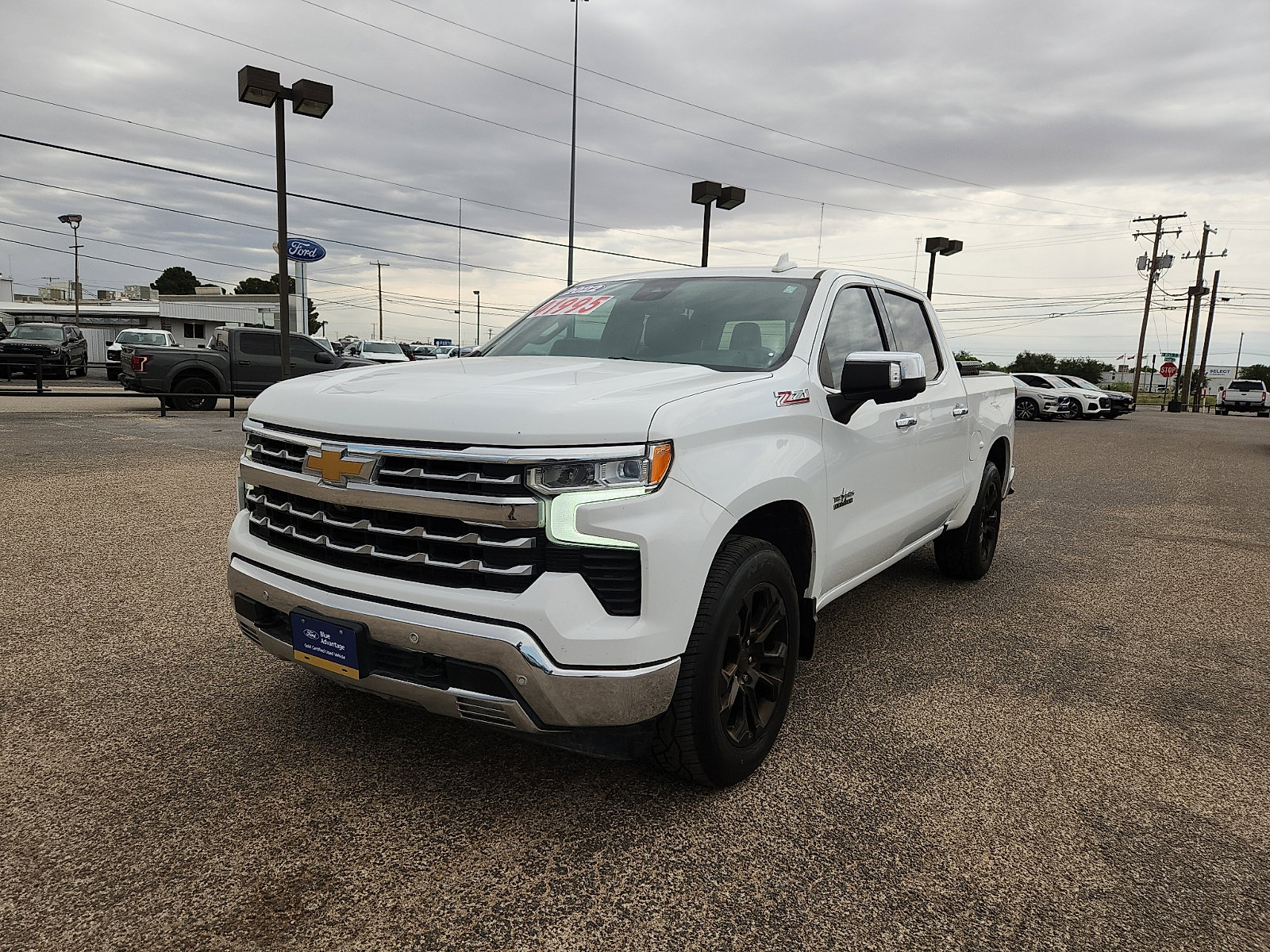 Used 2022 Chevrolet Silverado 1500 LTZ w/ LTZ Convenience Package II AWD/4WD image 3