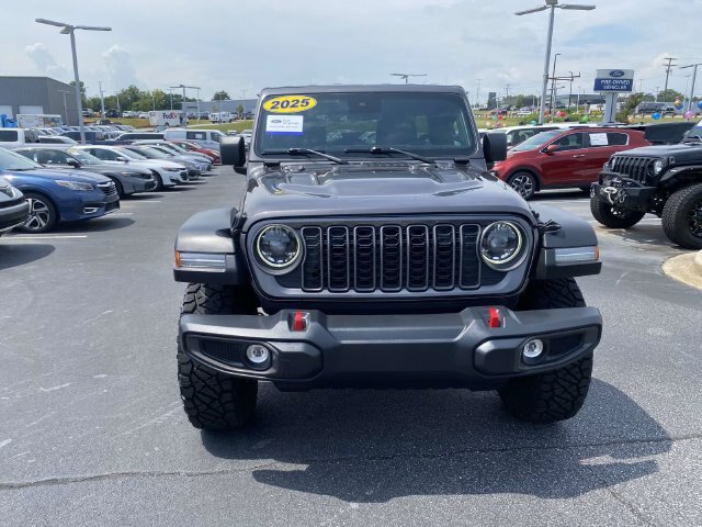 Used 2025 Jeep Wrangler Unlimited Rubicon AWD/4WD image 2