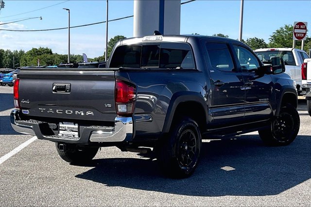 Used 2022 Toyota Tacoma SR5 AWD/4WD image 12