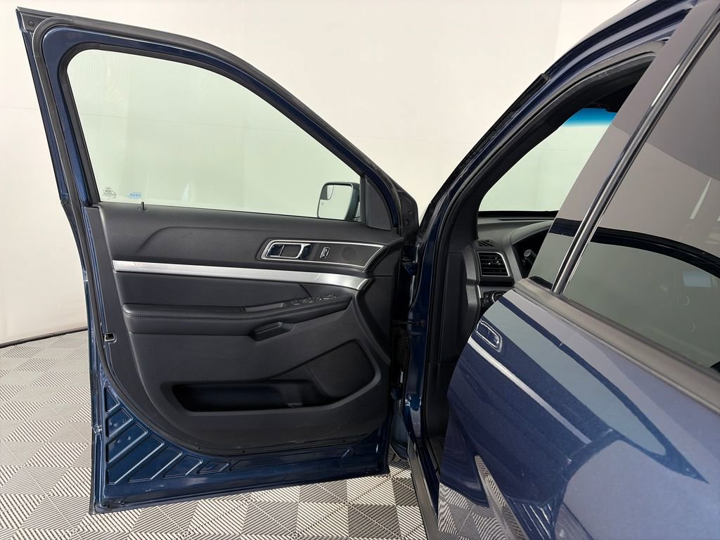Certified 2017 Ford Explorer XLT AWD/4WD image 10