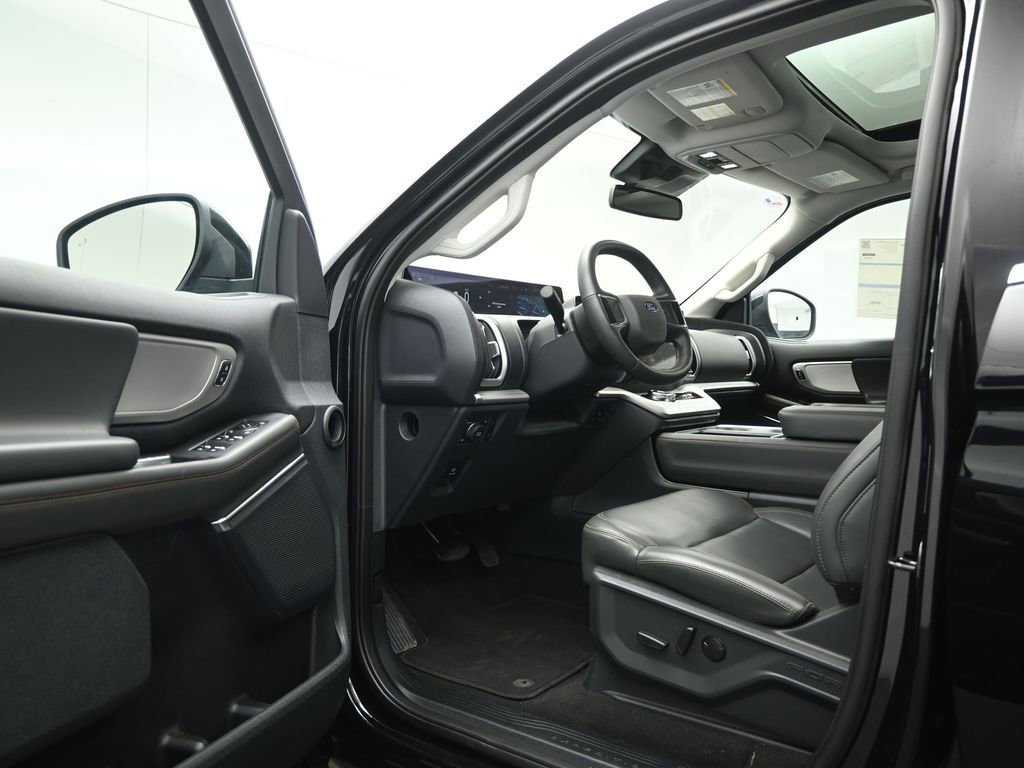 Certified 2025 Ford Expedition Active AWD/4WD image 8