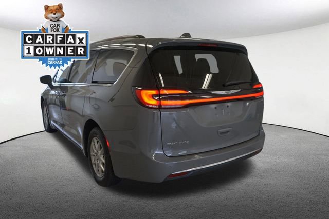 Used 2022 Chrysler Pacifica Touring-L image 2