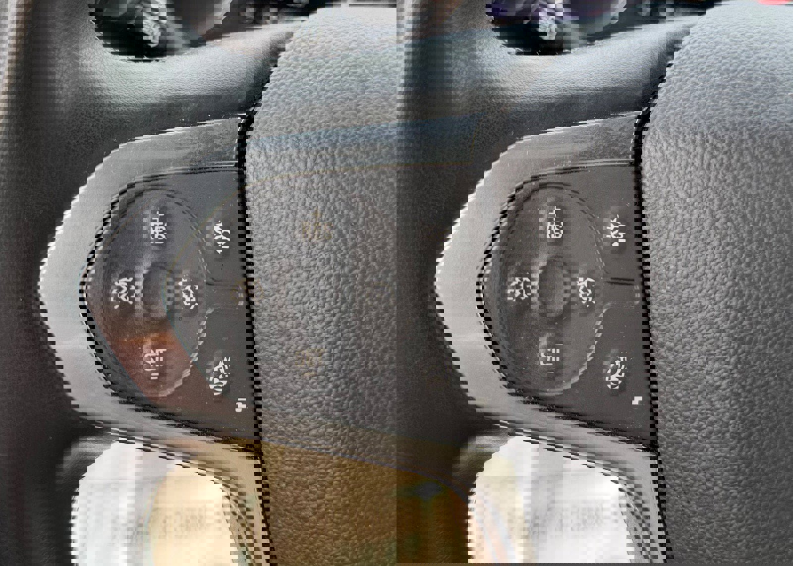 Used 2023 Chevrolet Traverse LT image 31