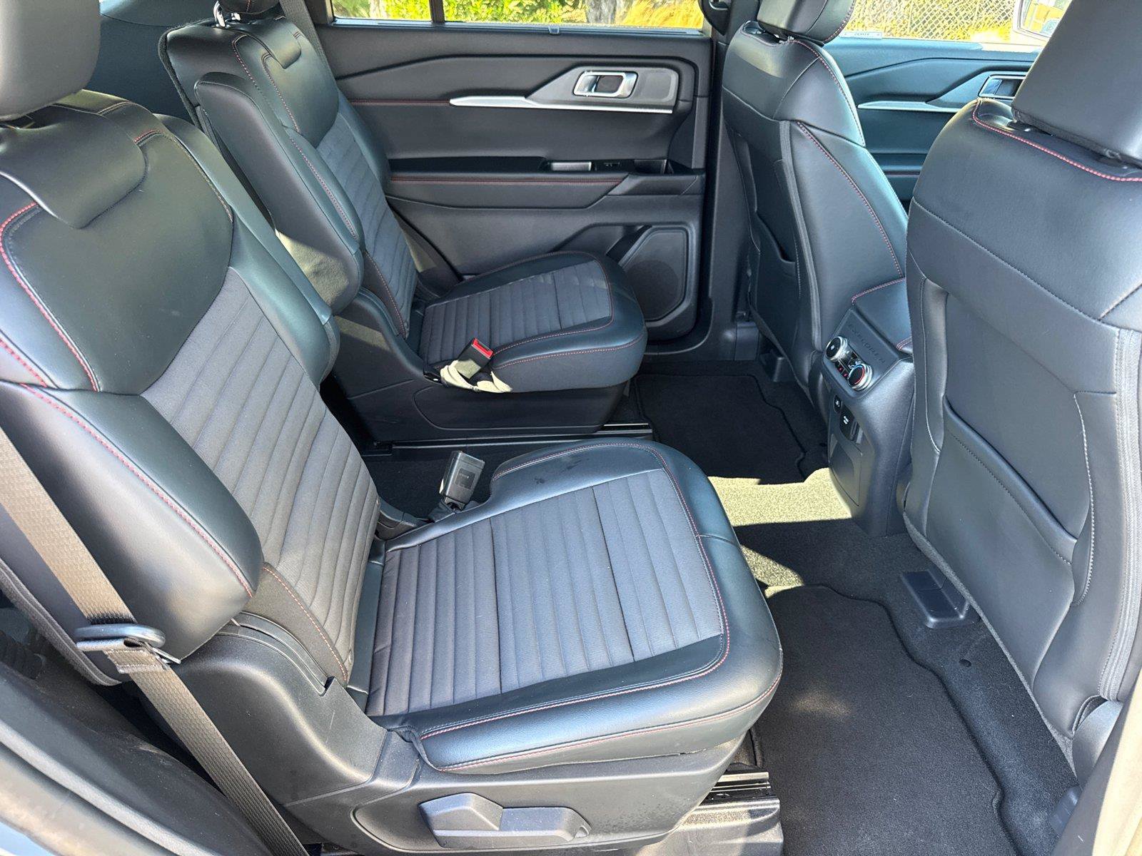 Certified 2025 Ford Explorer ST-Line w/ Premium Package RWD image 19