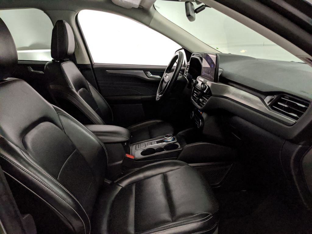 Certified 2022 Ford Escape Titanium w/ Class II Trailer Tow Package image 21