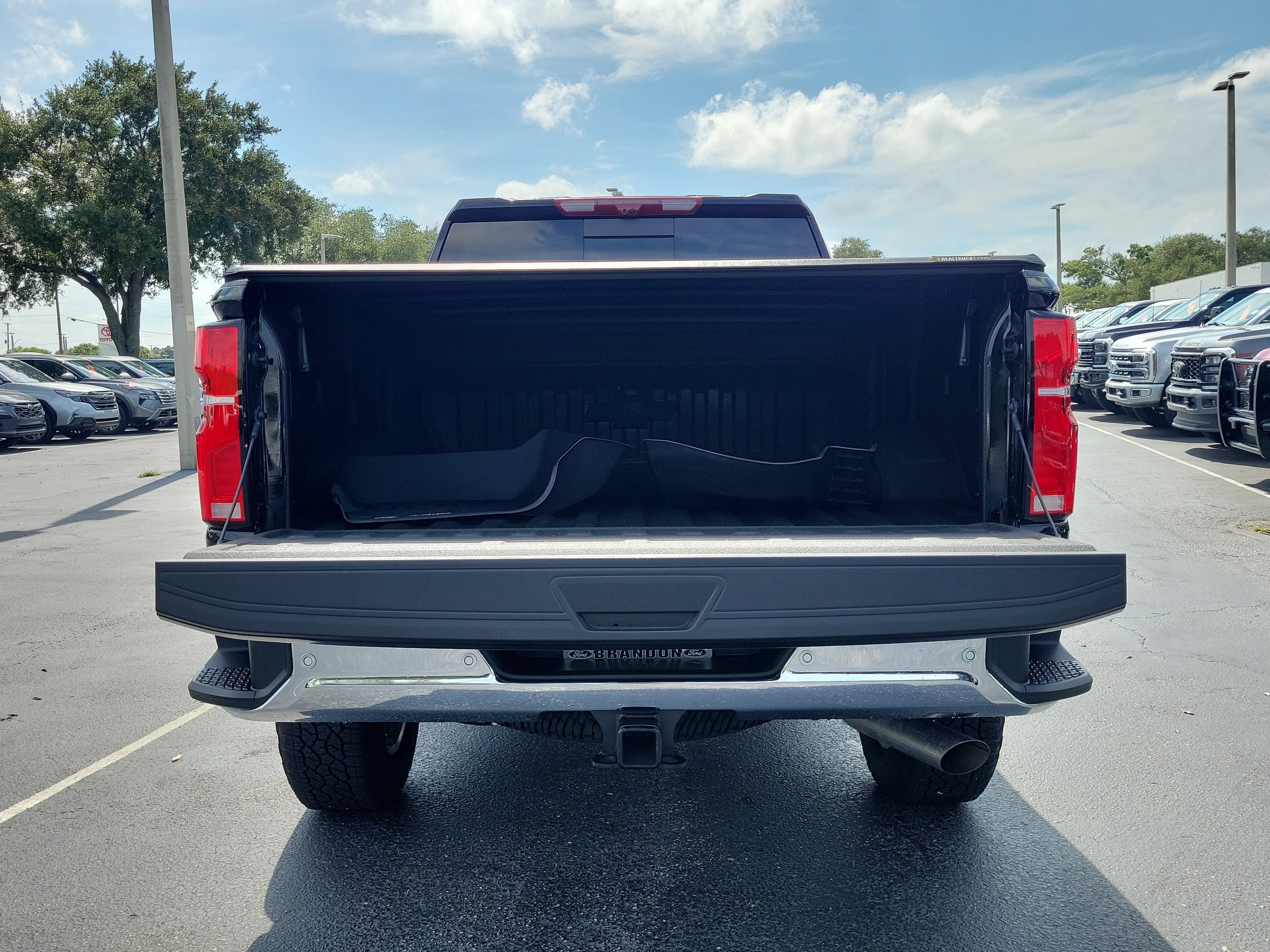 Used 2026 Chevrolet Silverado 2500 LTZ w/ LTZ Premium Package AWD/4WD image 10