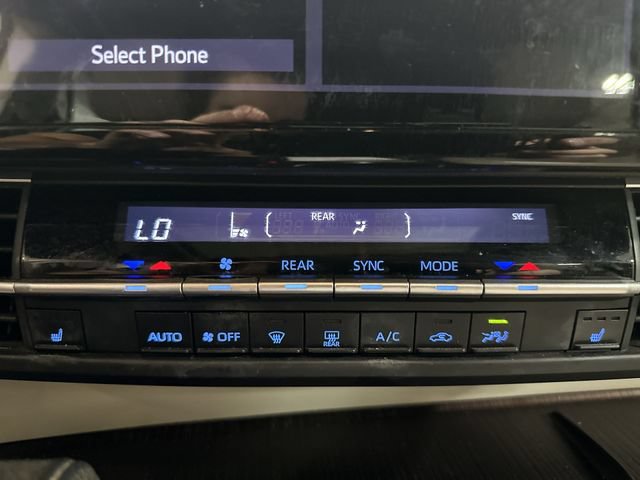 Used 2022 Toyota Sienna XLE FWD image 21