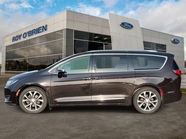 Used 2017 Chrysler Pacifica Limited w/ Advanced Safetytec Group FWD image 2