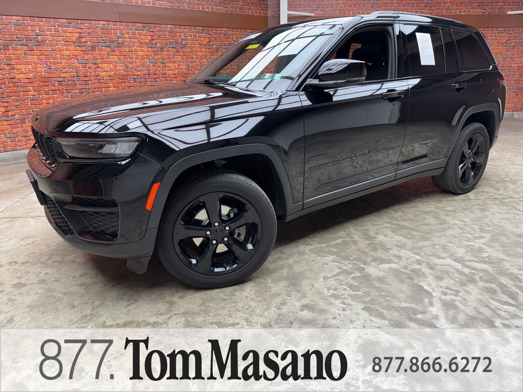 Used 2023 Jeep Grand Cherokee Altitude AWD/4WD image 1