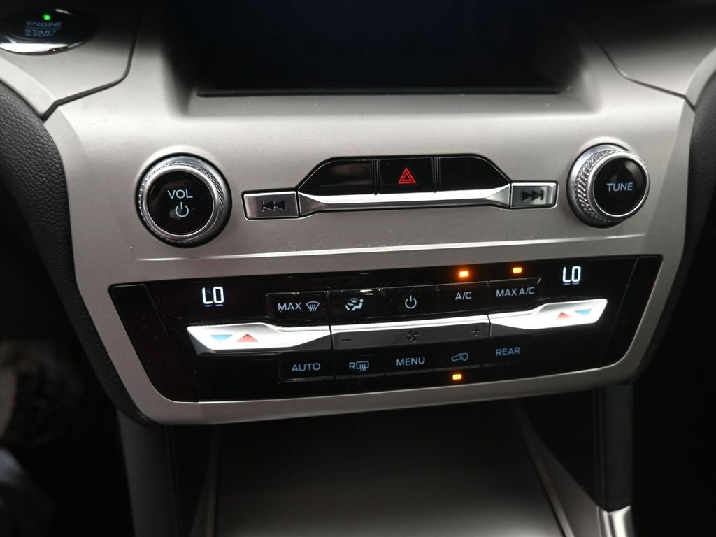 Certified 2020 Ford Explorer XLT w/ Equipment Group 202A image 9