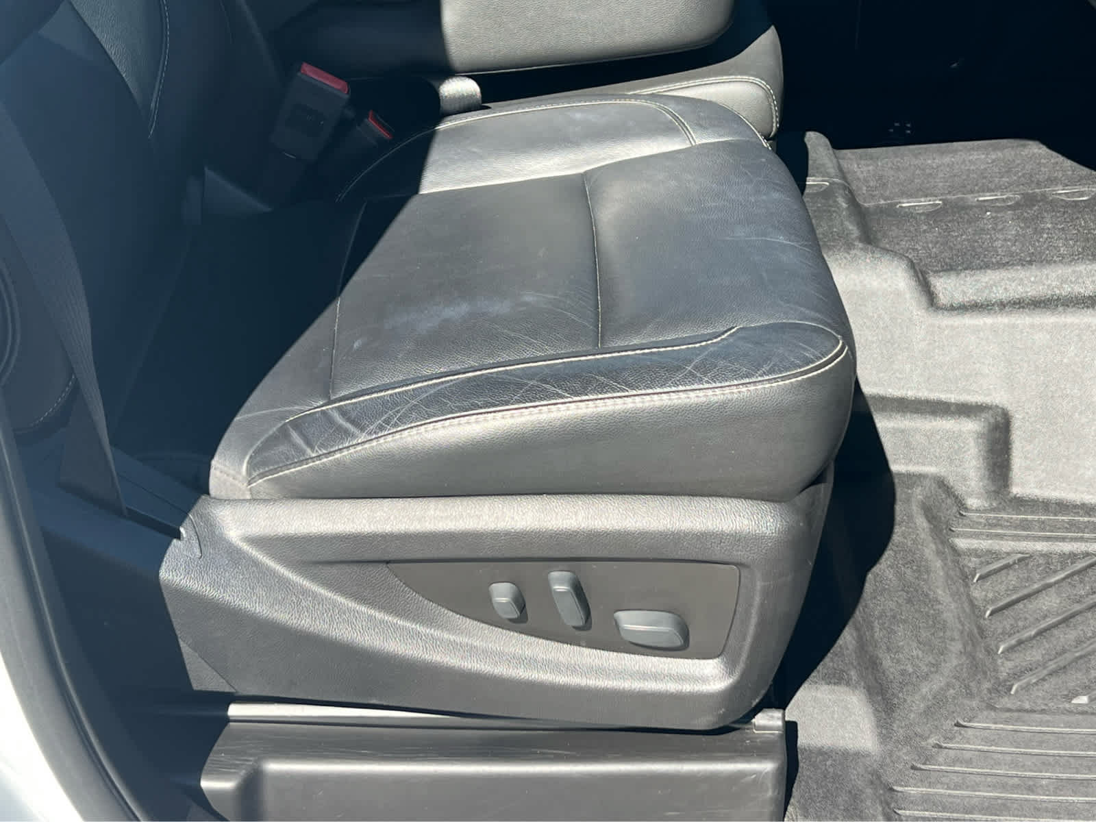Used 2018 GMC Sierra 2500 SLT w/ Duramax Plus Package AWD/4WD image 22