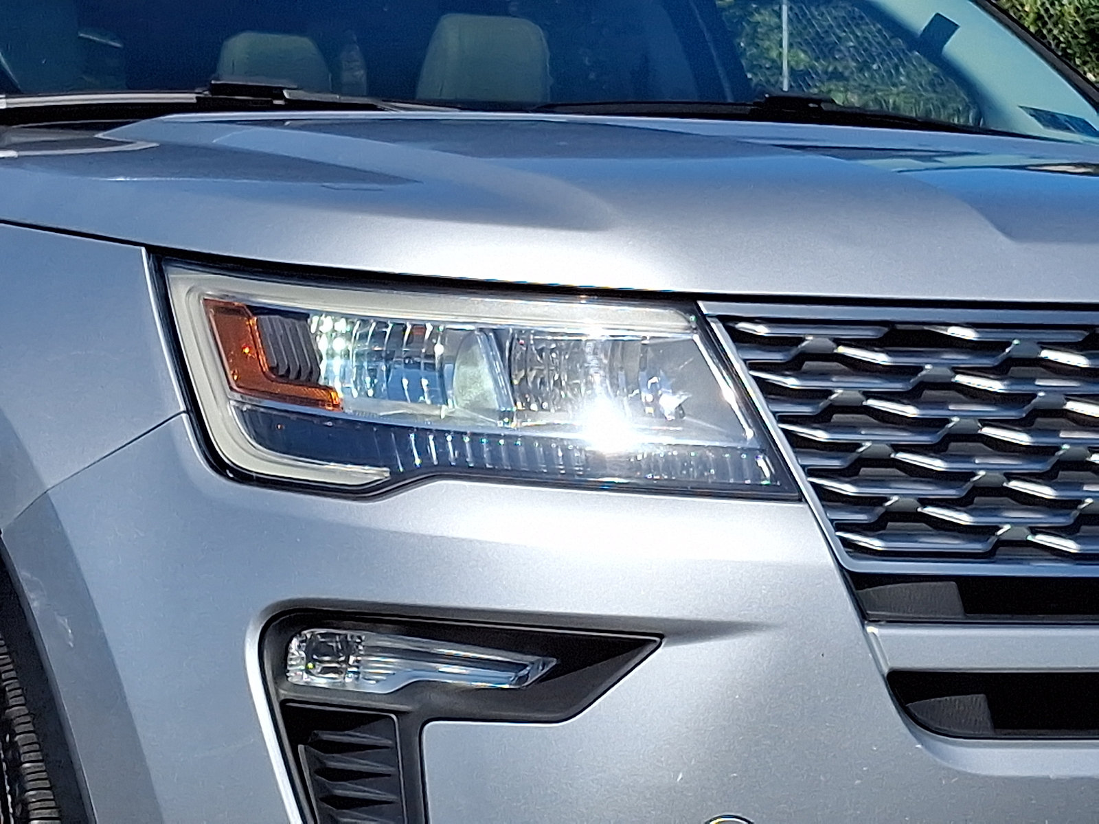 Certified 2018 Ford Explorer Platinum AWD/4WD image 9