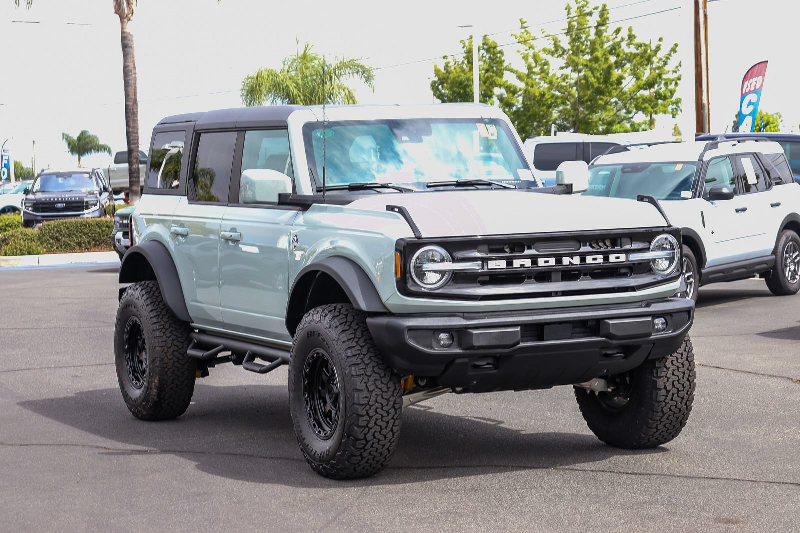 Certified 2023 Ford Bronco Outer Banks w/ Sasquatch Package AWD/4WD image 3