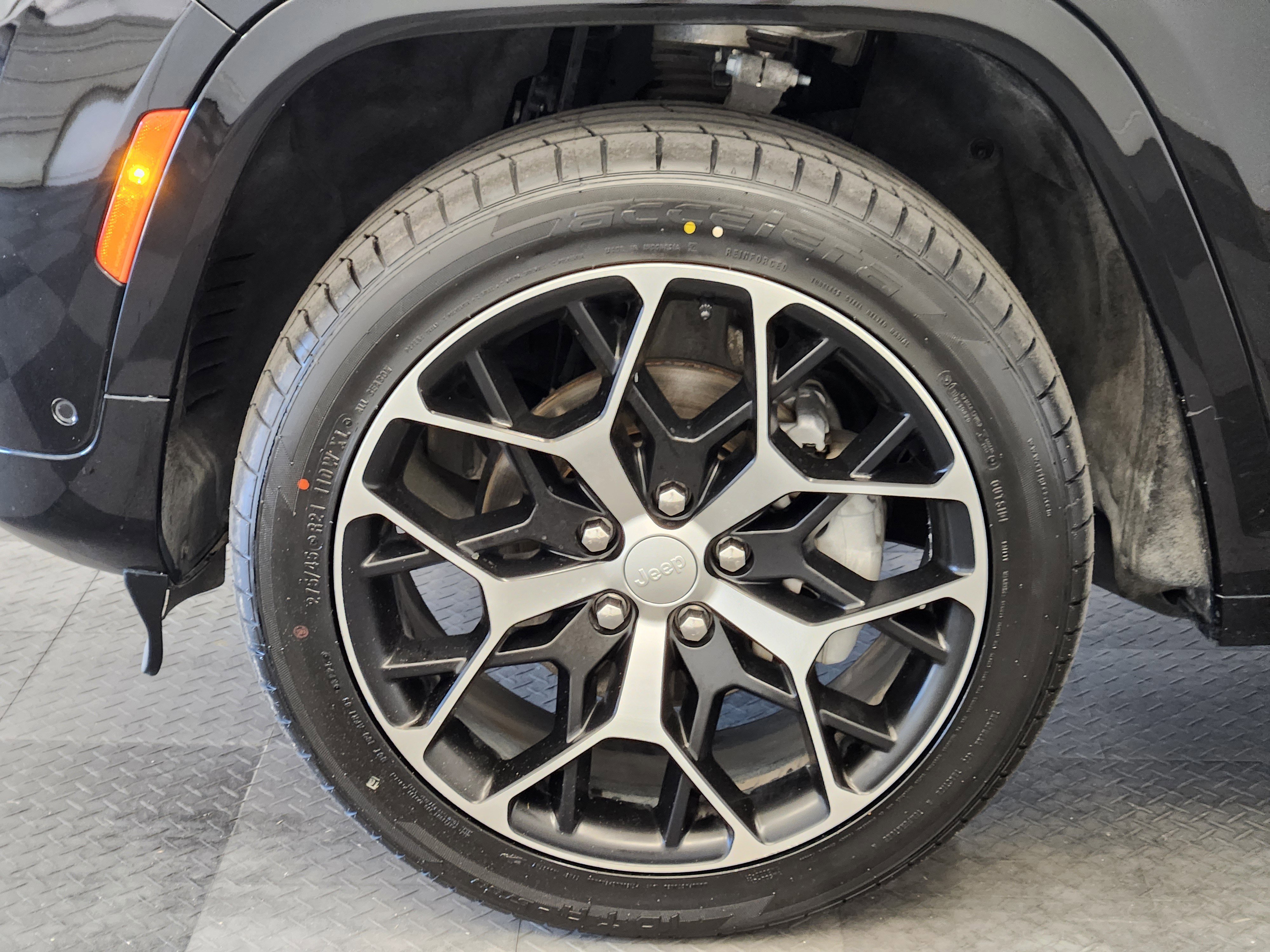 Used 2023 Jeep Grand Cherokee Summit image 10