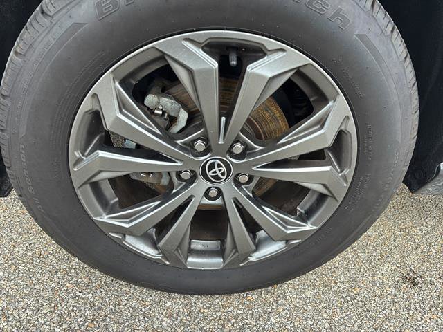 Used 2022 Toyota RAV4 Limited image 9