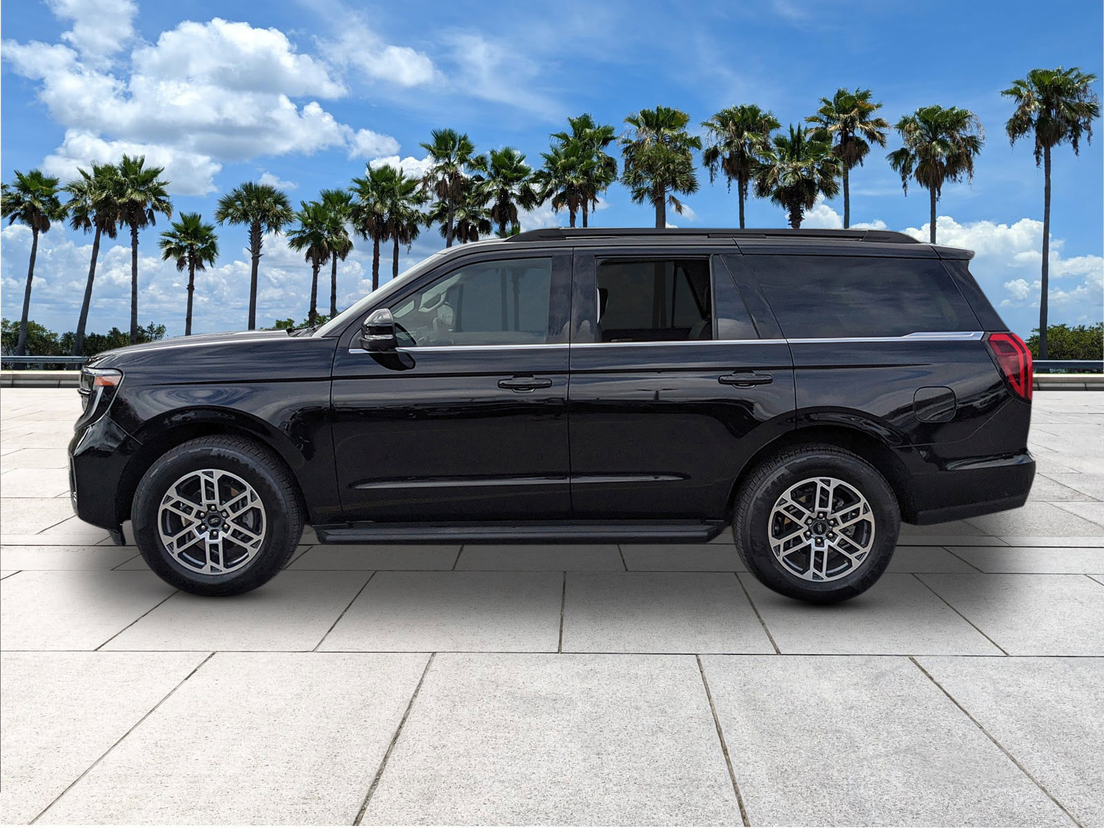 Certified 2025 Ford Expedition Active image 5