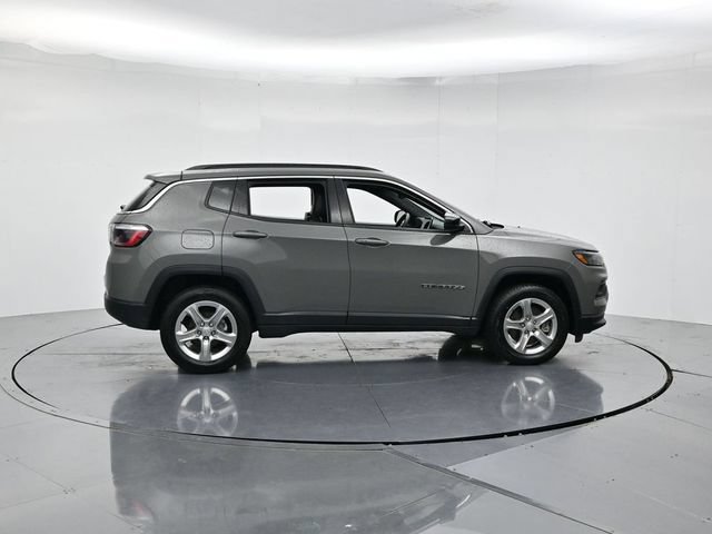 Used 2024 Jeep Compass Latitude AWD/4WD image 2