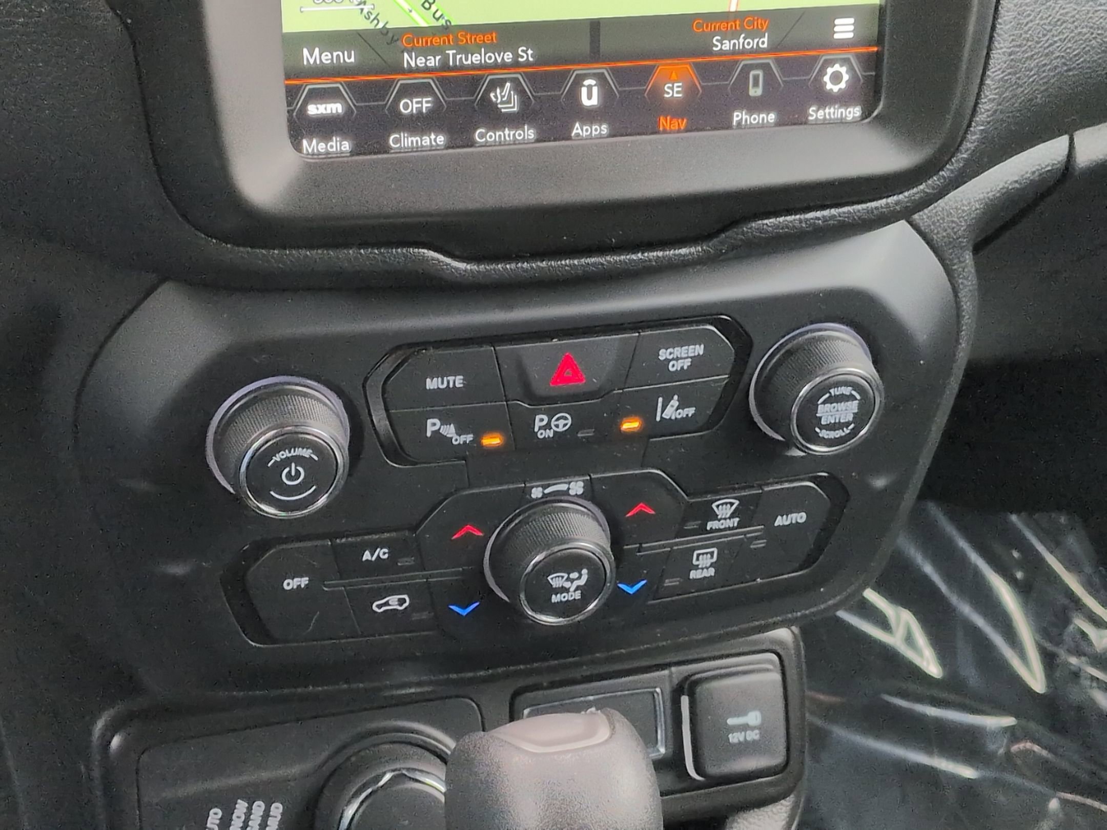 Used 2021 Jeep Renegade Latitude w/ Luxury Group II AWD/4WD image 26