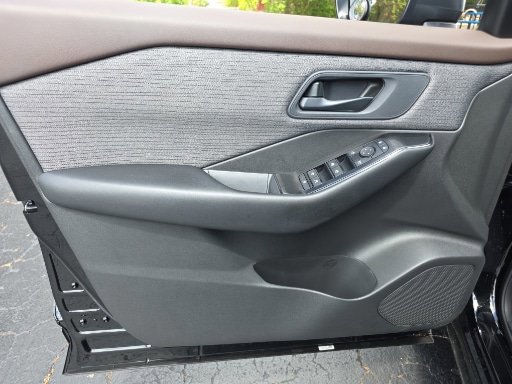 Used 2023 Nissan Rogue S FWD image 19