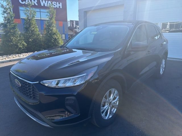 Certified 2023 Ford Escape Active AWD/4WD image 2