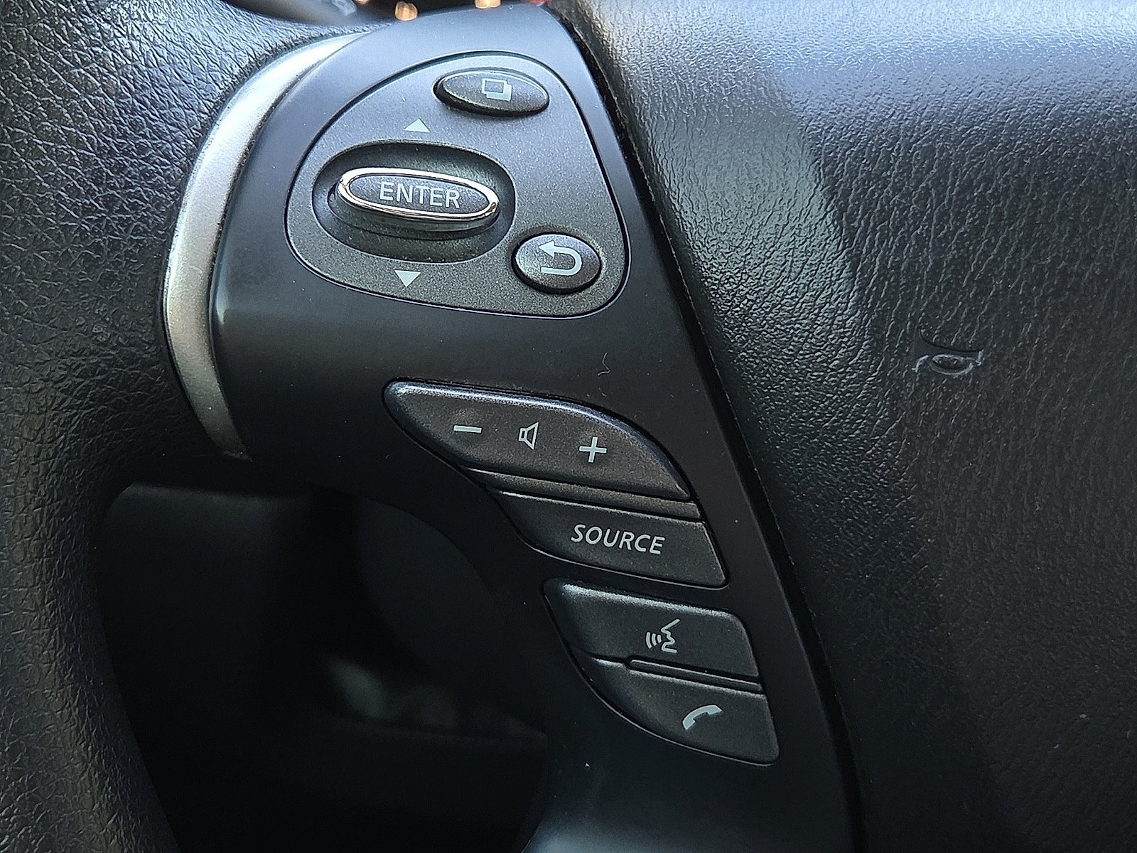 Used 2018 Nissan Pathfinder S FWD image 20