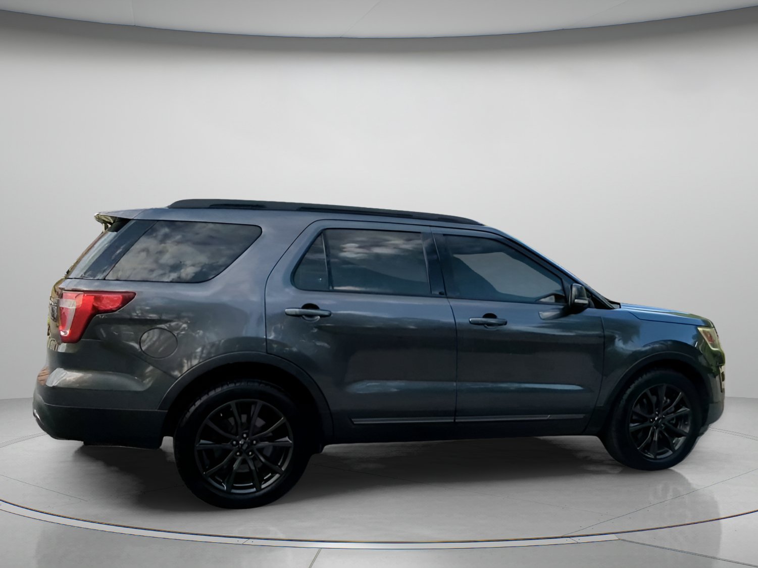 Certified 2017 Ford Explorer XLT w/ Equipment Group 202A FWD image 30