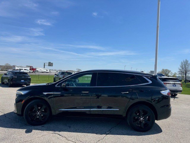 Used 2023 Buick Enclave Essence w/ Experience Buick Package AWD/4WD image 2