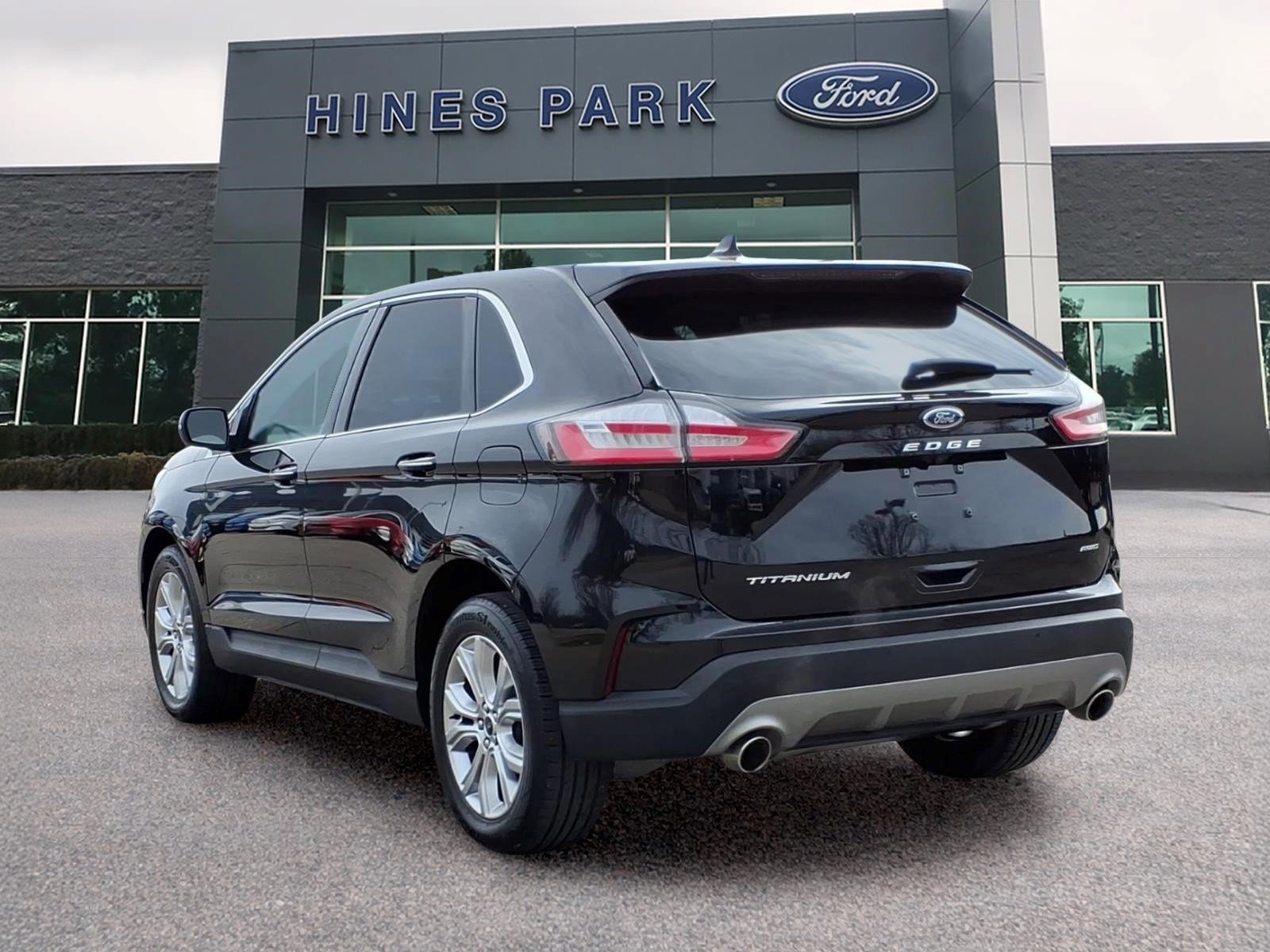 Certified 2024 Ford Edge Titanium image 3