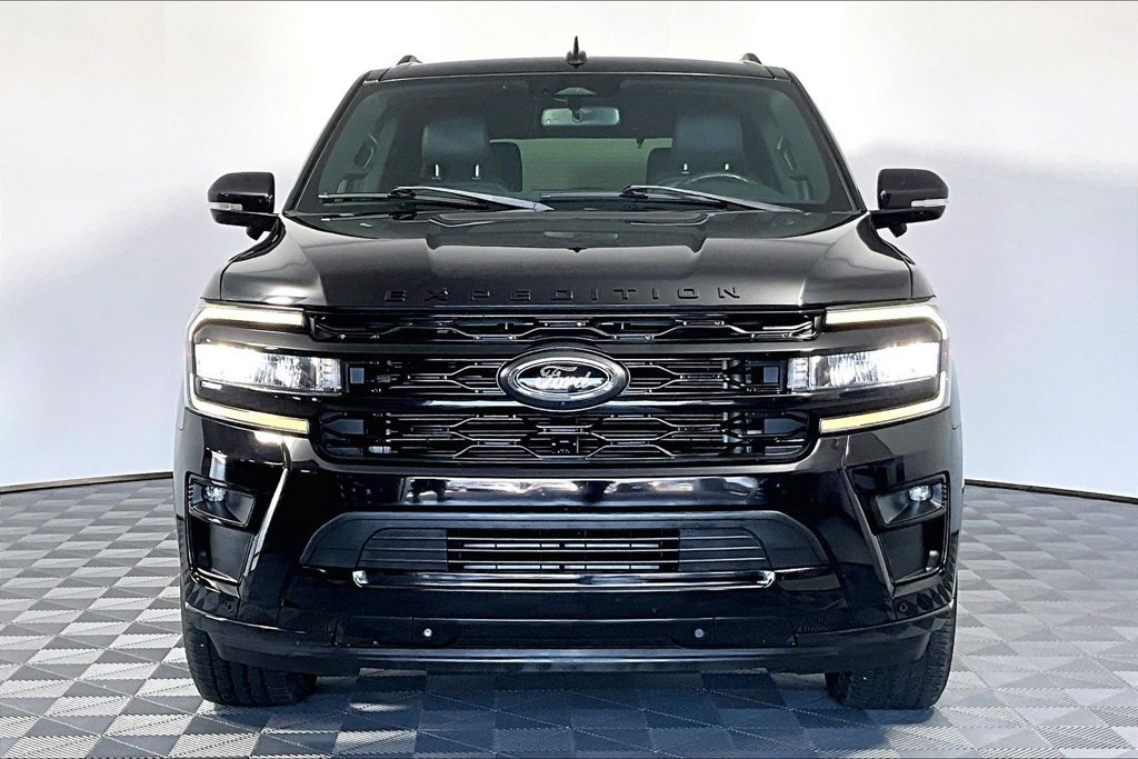 Certified 2023 Ford Expedition Limited RWD image 3