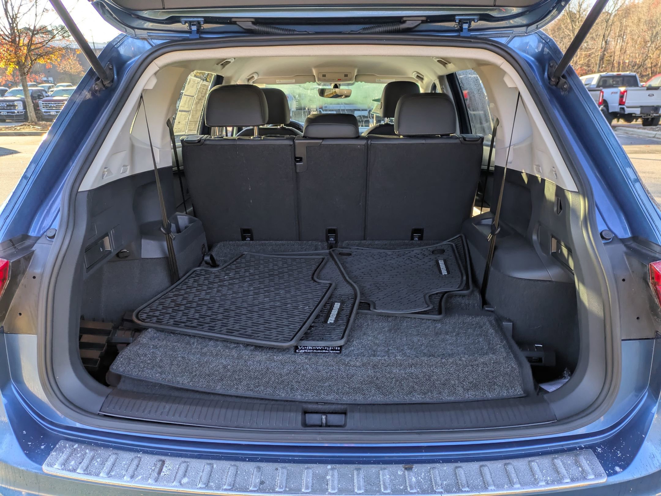 Used 2020 Volkswagen Tiguan SE image 33