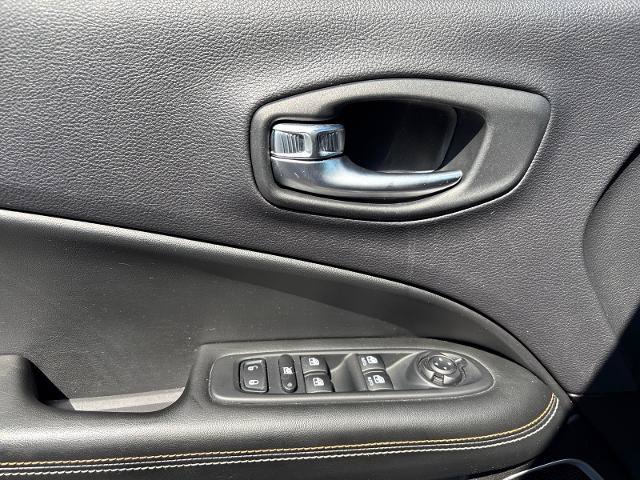 Used 2018 Jeep Compass Latitude w/ Popular Equipment Group FWD image 16