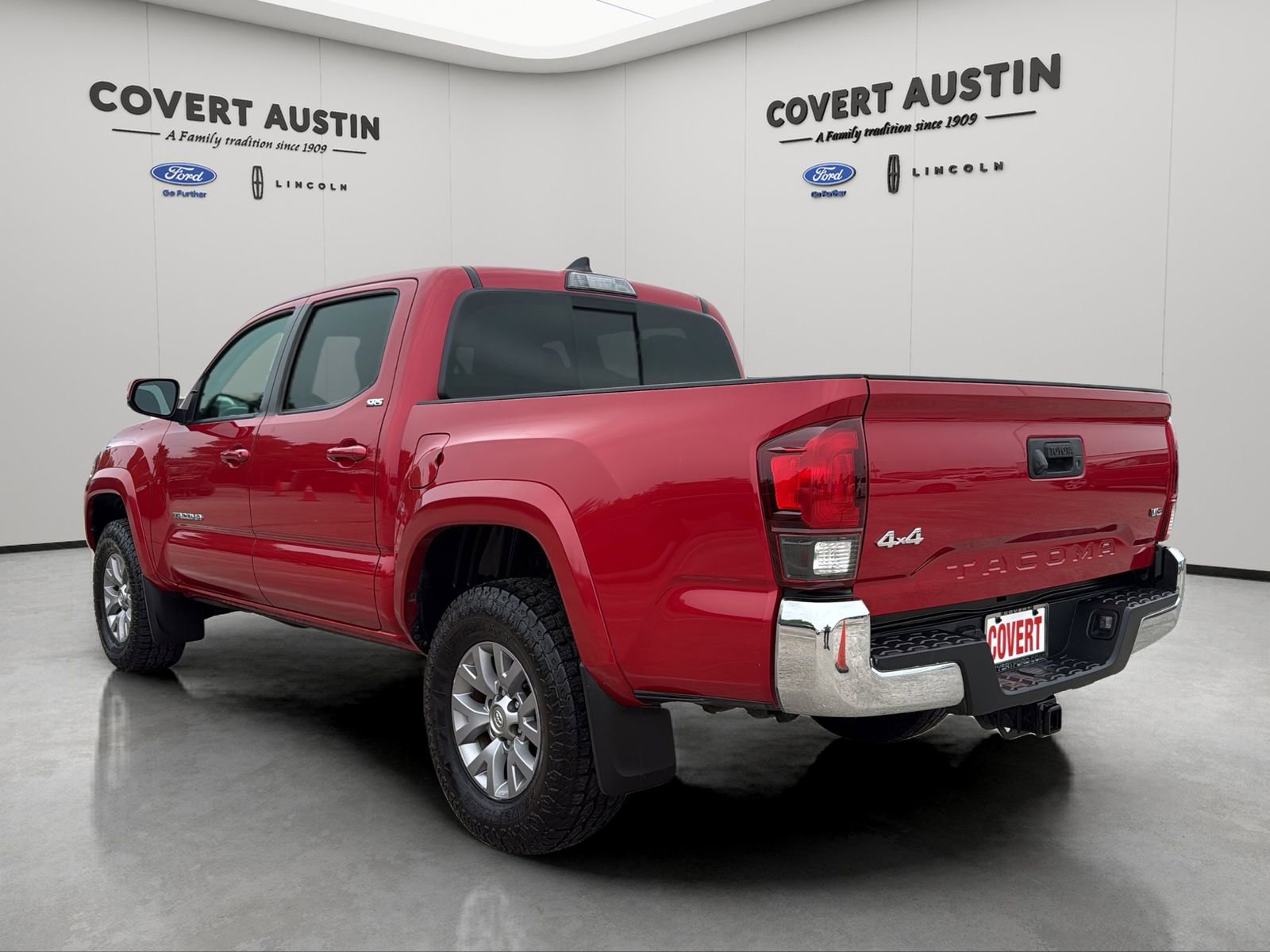 Used 2019 Toyota Tacoma SR5 AWD/4WD image 3
