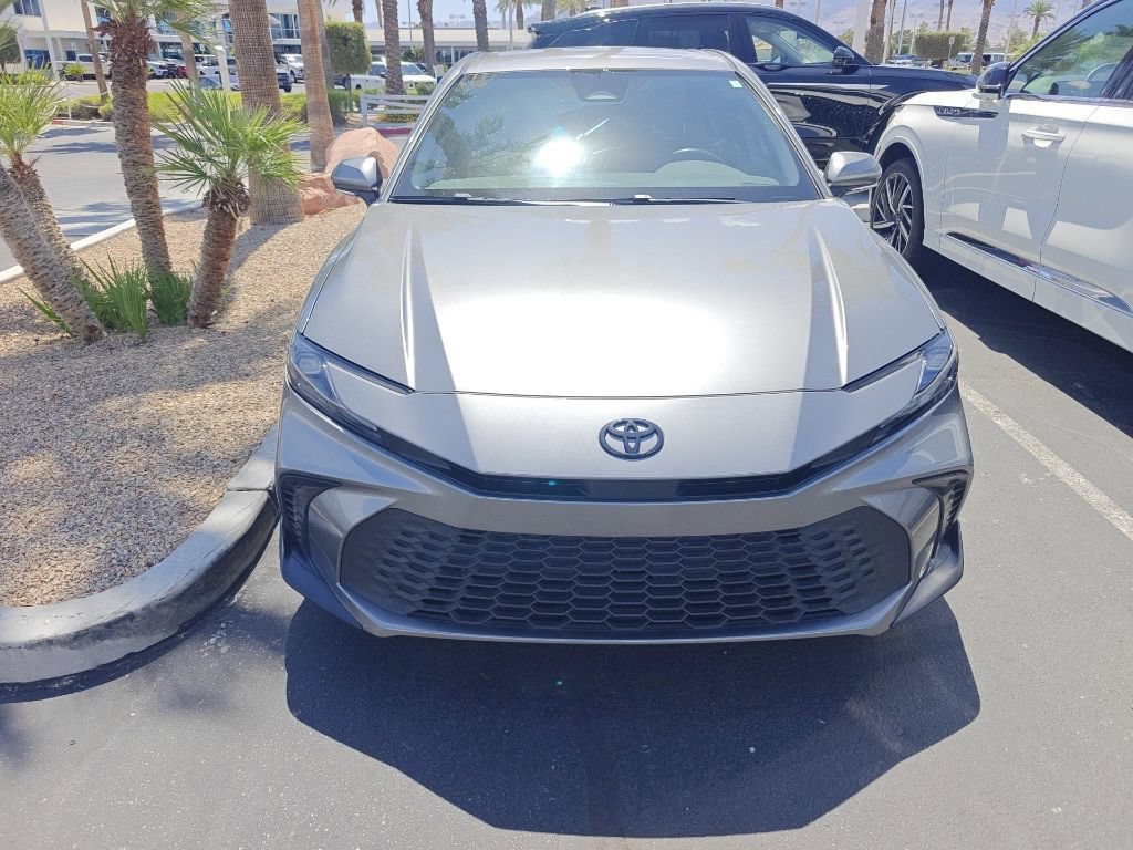 Used 2025 Toyota Camry SE FWD image 2