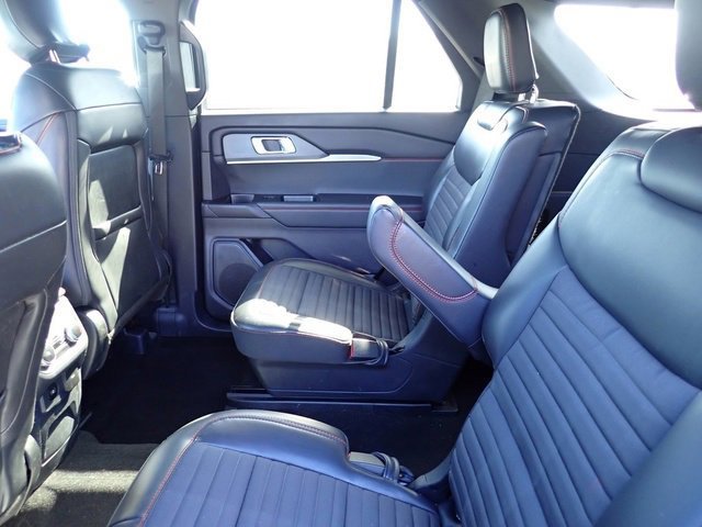 Certified 2025 Ford Explorer ST-Line image 11
