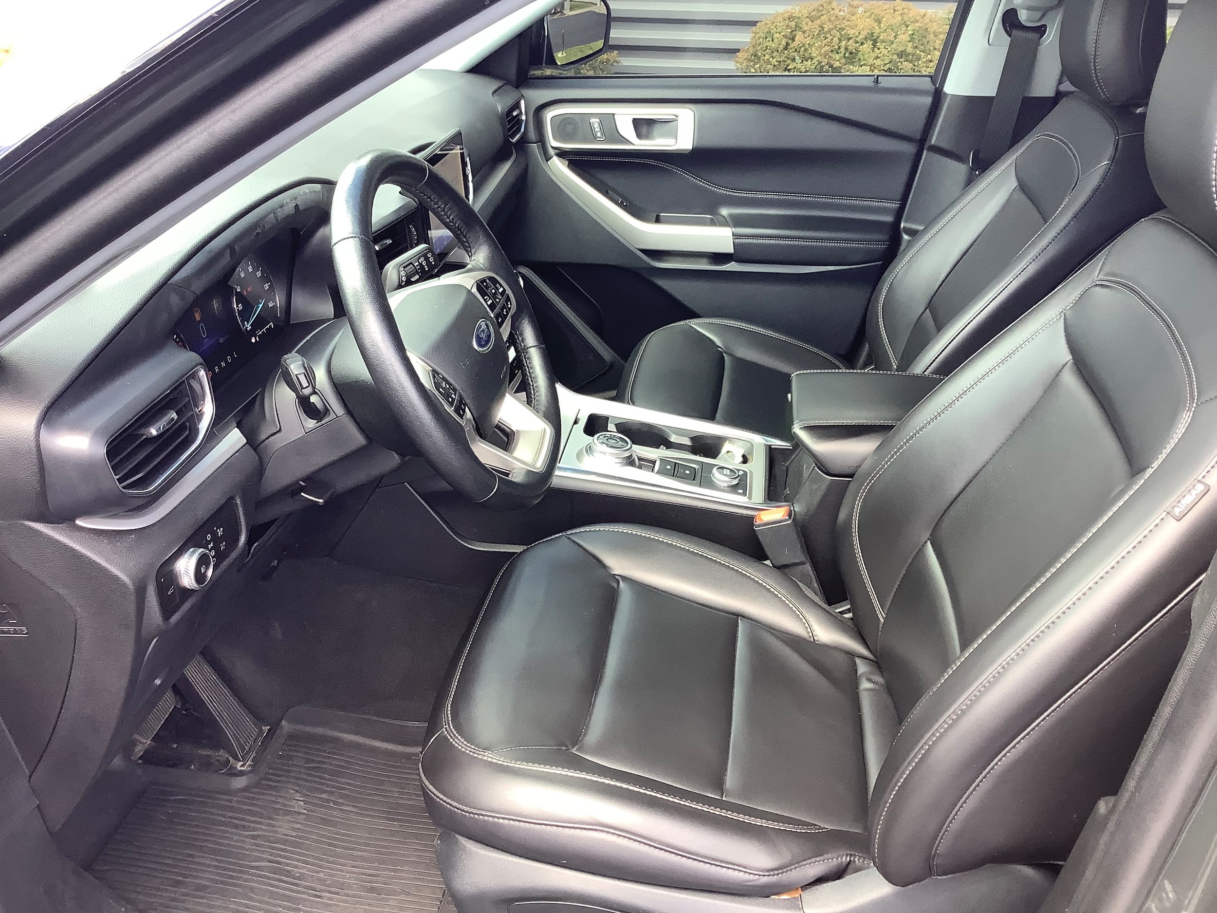 Certified 2023 Ford Explorer XLT w/ Equipment Group 202A AWD/4WD image 7