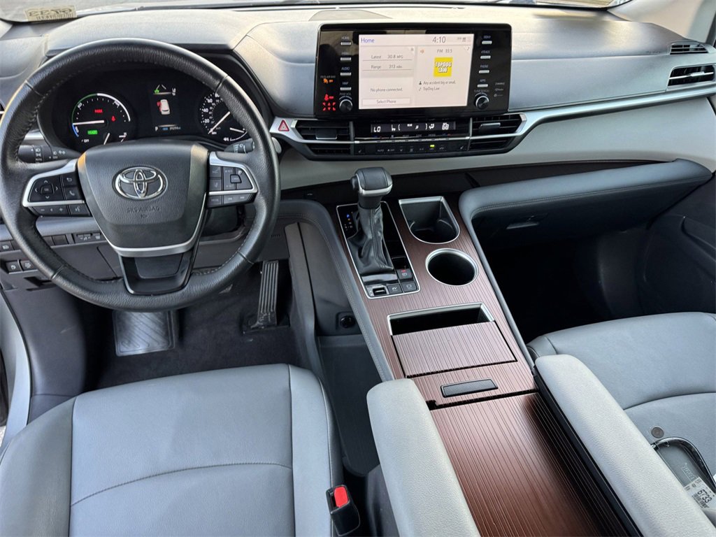 Used 2024 Toyota Sienna XLE image 9