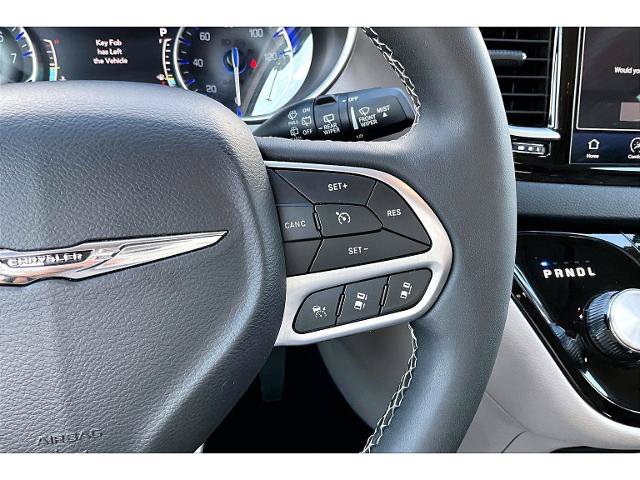 Used 2024 Chrysler Pacifica Touring-L FWD image 12