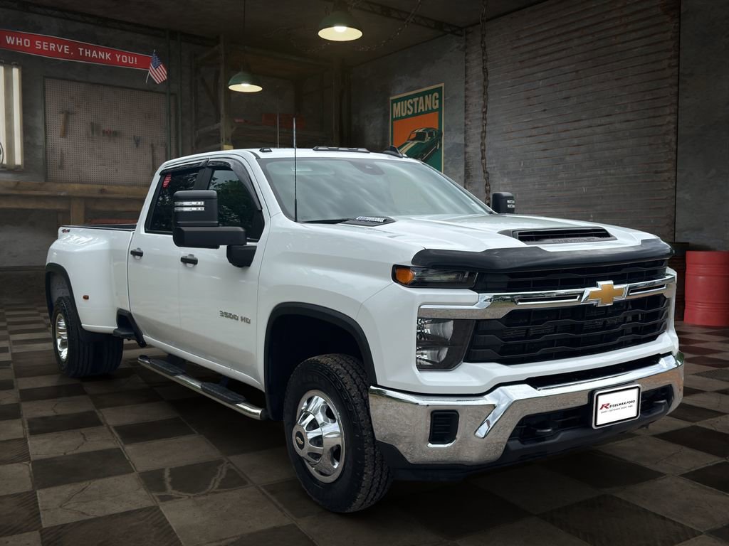 Used 2024 Chevrolet Silverado 3500 W/T w/ WT Convenience Package AWD/4WD image 2