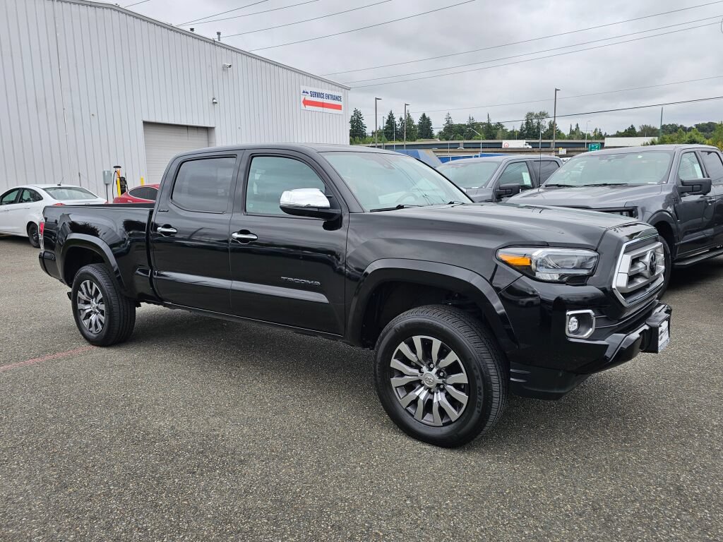 Used 2023 Toyota Tacoma Limited w/ Black Out Package (TMS) AWD/4WD image 8
