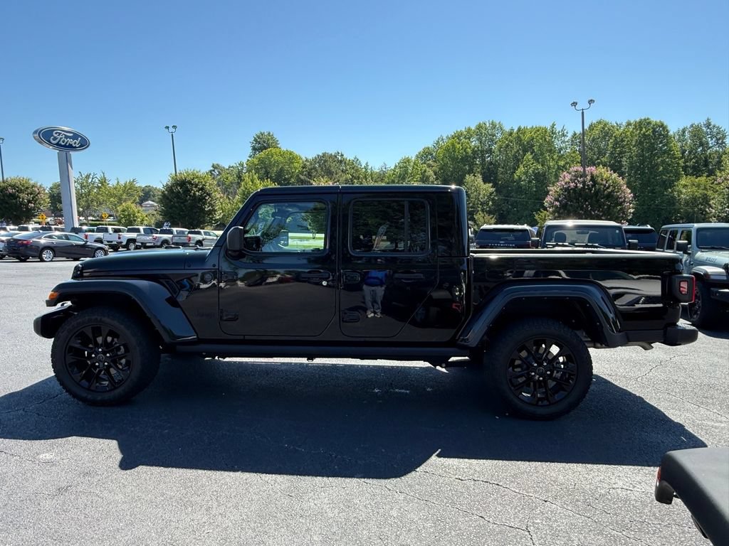 Used 2024 Jeep Gladiator Sport AWD/4WD image 7